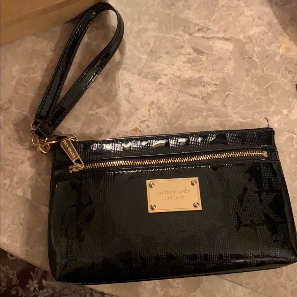 Michael kors wristlet